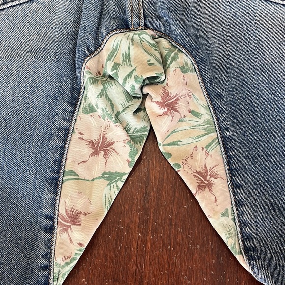 Levi’s Gusset Taper Jeans in Tropical Hibiscus Size 31x30 NWT - Picture 6 of 9